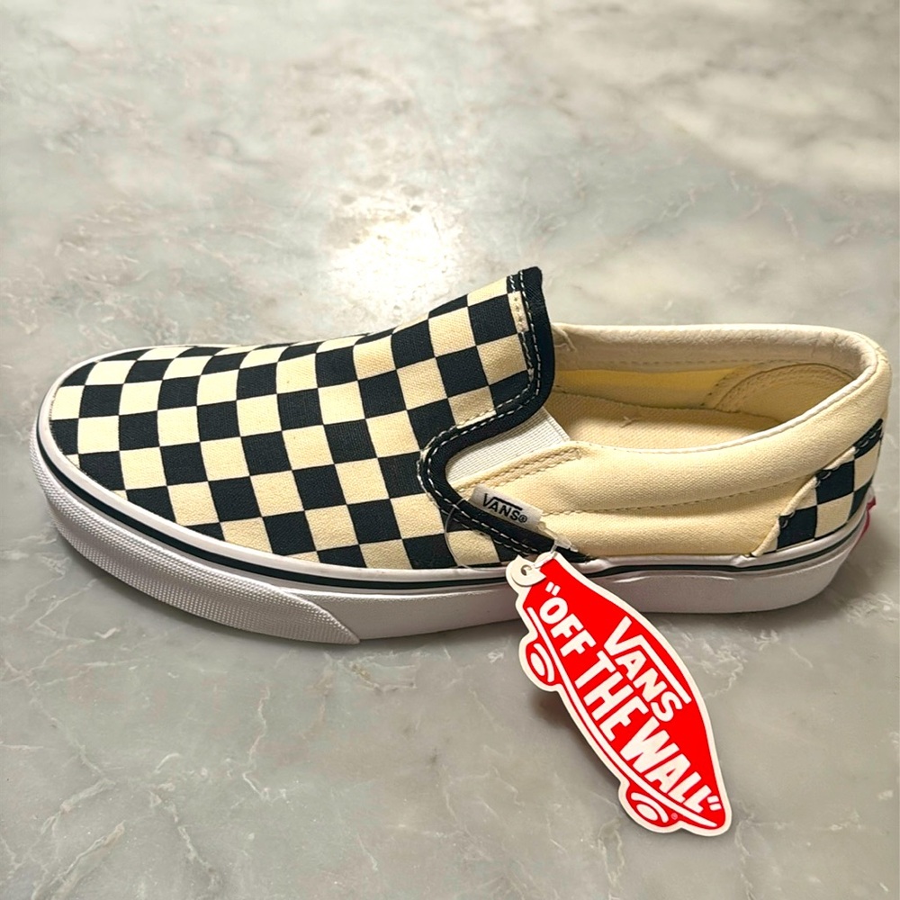 VANS Classic Slip-On Checkered Shoe.Black and White. Size 6 1/2 women's